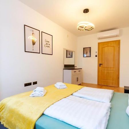 Gozsdu White Raven 3 - Terrace And Free Underground Parking Apartment Budapest Bagian luar foto