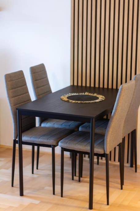 Gozsdu White Raven 3 - Terrace And Free Underground Parking Apartment Budapest Bagian luar foto
