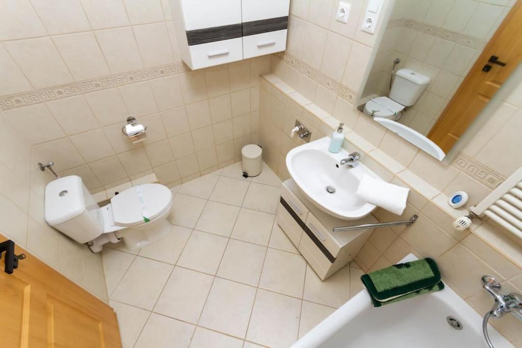 Gozsdu White Raven 3 - Terrace And Free Underground Parking Apartment Budapest Bagian luar foto