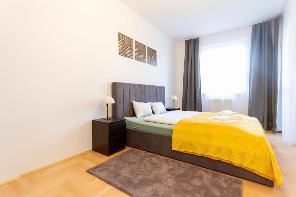 Gozsdu White Raven 3 - Terrace And Free Underground Parking Apartment Budapest Bagian luar foto