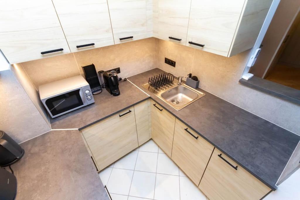 Gozsdu White Raven 3 - Terrace And Free Underground Parking Apartment Budapest Bagian luar foto