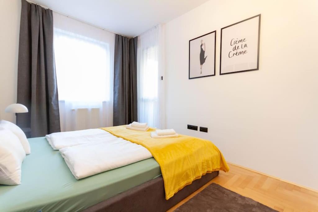 Gozsdu White Raven 3 - Terrace And Free Underground Parking Apartment Budapest Bagian luar foto