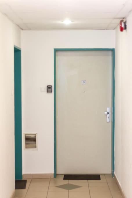 Gozsdu White Raven 3 - Terrace And Free Underground Parking Apartment Budapest Bagian luar foto
