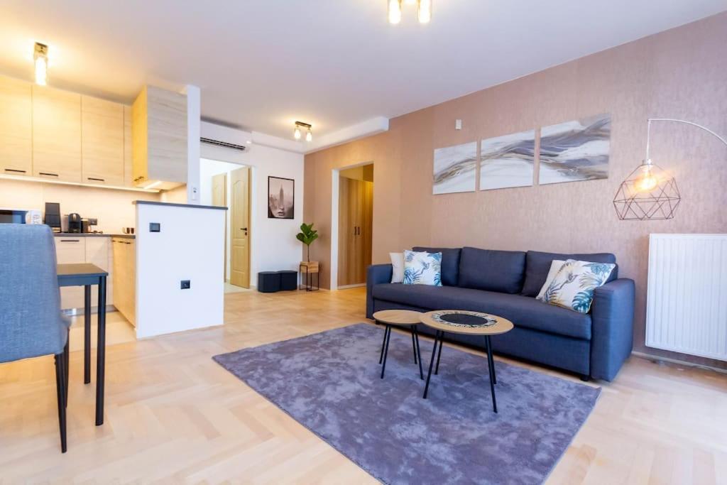 Gozsdu White Raven 3 - Terrace And Free Underground Parking Apartment Budapest Bagian luar foto