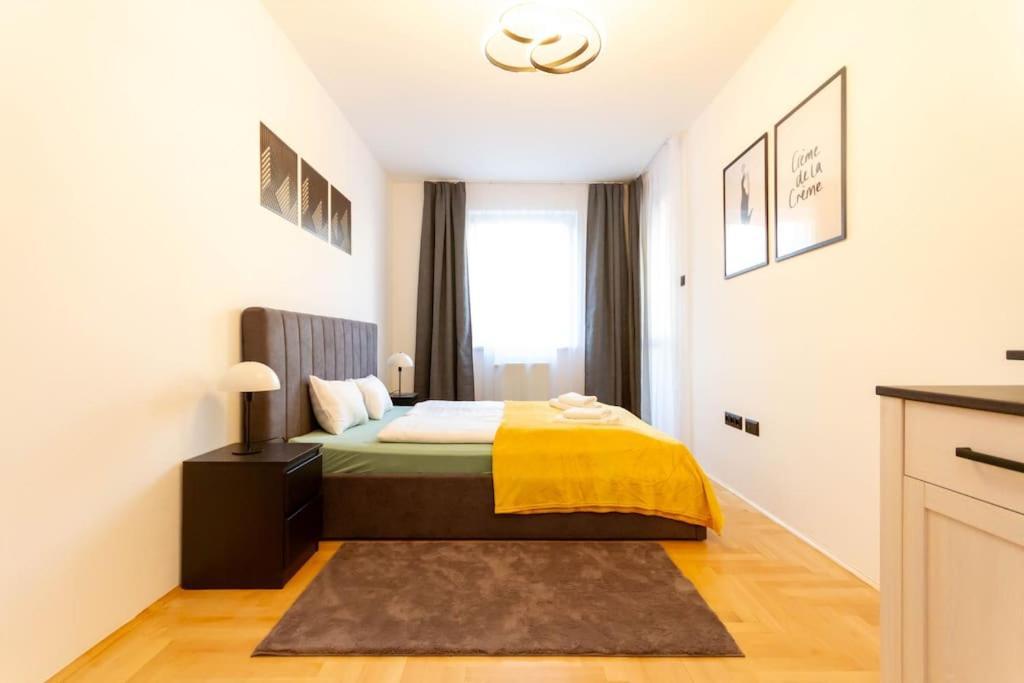 Gozsdu White Raven 3 - Terrace And Free Underground Parking Apartment Budapest Bagian luar foto