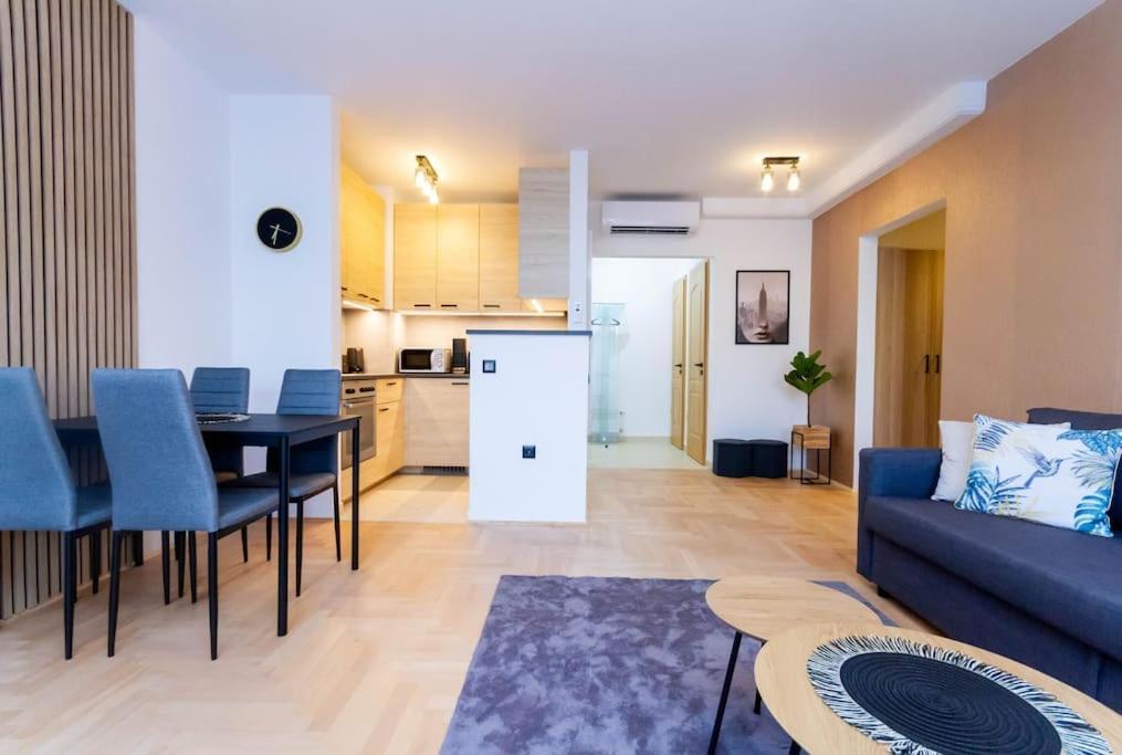 Gozsdu White Raven 3 - Terrace And Free Underground Parking Apartment Budapest Bagian luar foto