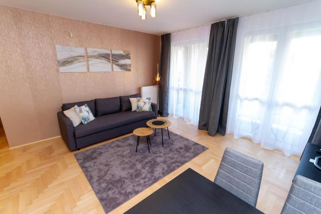 Gozsdu White Raven 3 - Terrace And Free Underground Parking Apartment Budapest Bagian luar foto